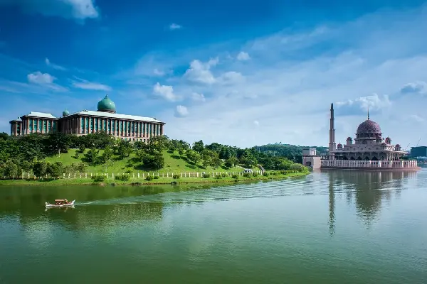 Lot31@Putrajaya Homestay: Your Gateway to Exploring Putrajaya and Kuala Lumpur on a Budget!