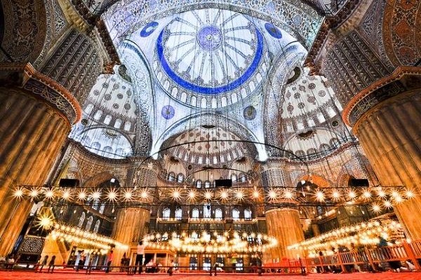 Percutian Romantis di Istanbul: Berhenti Sebentar di Makkah untuk Umrah