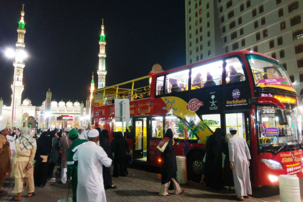 Terokai Al Madinah yang Diberkati dengan Hop-On Hop-Off Bus Al Madinah