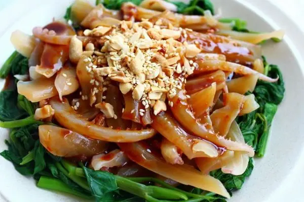 Exploring Sarawak's Favorite Foods: A Culinary Journey Through Malaysia's Culinary Gem