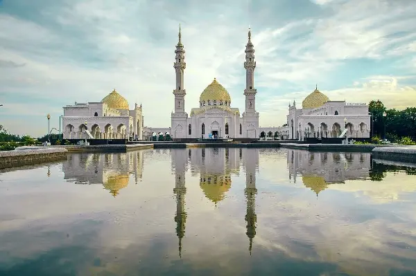 White-Mosque-in-Bolgar-Russia.webp