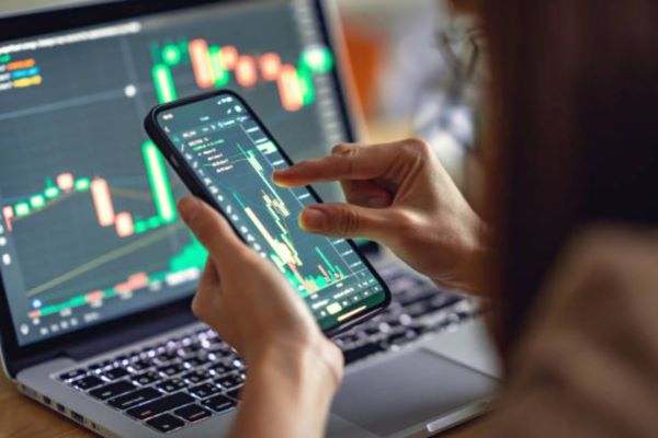 Dunia Tanpa Batas: Kisah Perdagangan Forex dan Dilema Etika