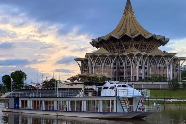 Ultimate Travel Guide from Sabah, Sarawak, Kalimantan & Brunei:Exploring Johor, Melaka, Kuala Lumpur & Putrajaya